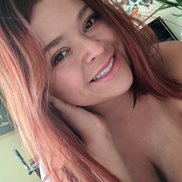 Meet your Posher, Sarah - Picture 2 of 2